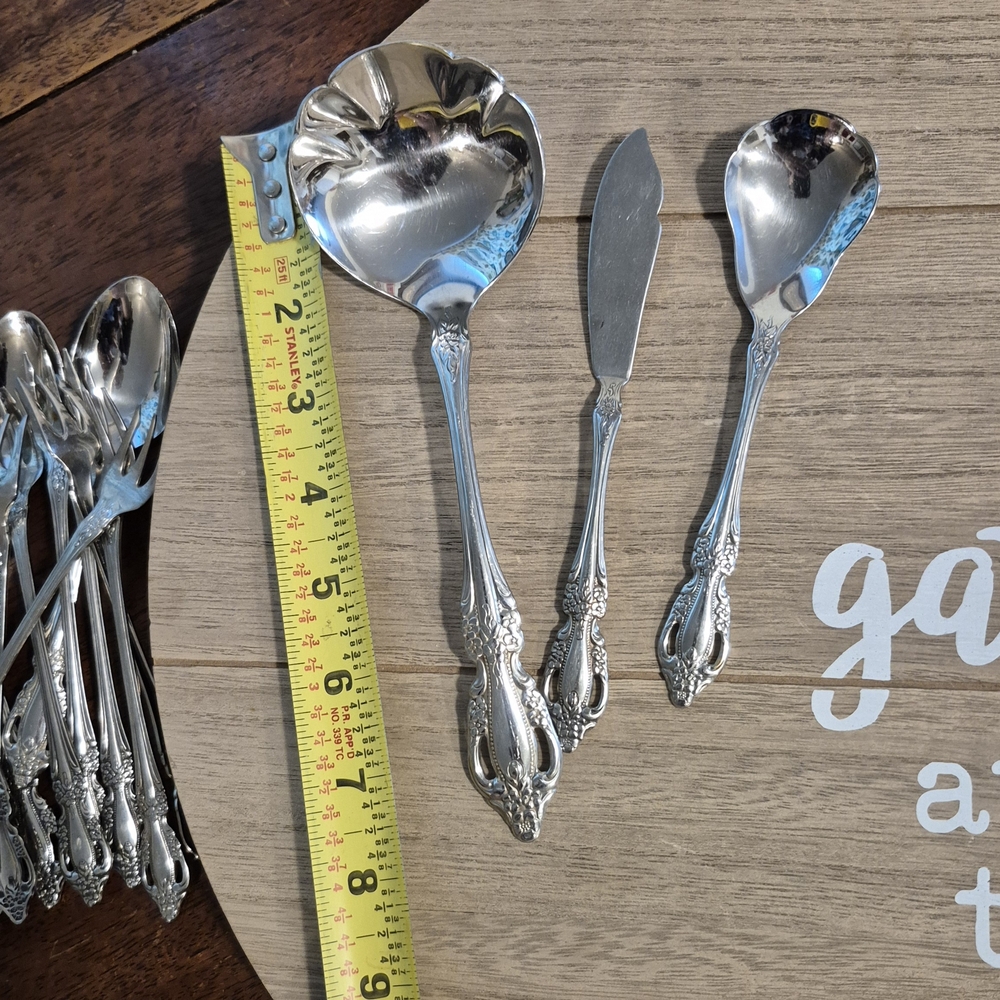 Oneida Raphael Distinction Deluxe Silverware - Picture 8 of 9